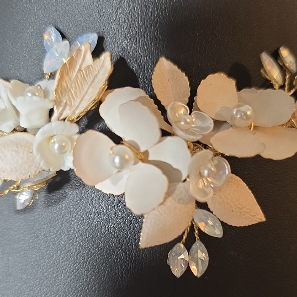 Lonna & Lilly  Rhinestone Cream Floral Choker NWT